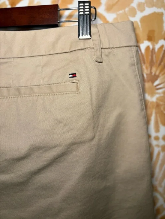 Tommy Hilfiger Women’s Classic Chino Shorts in Khaki Size 16 - Picture 5 of 5